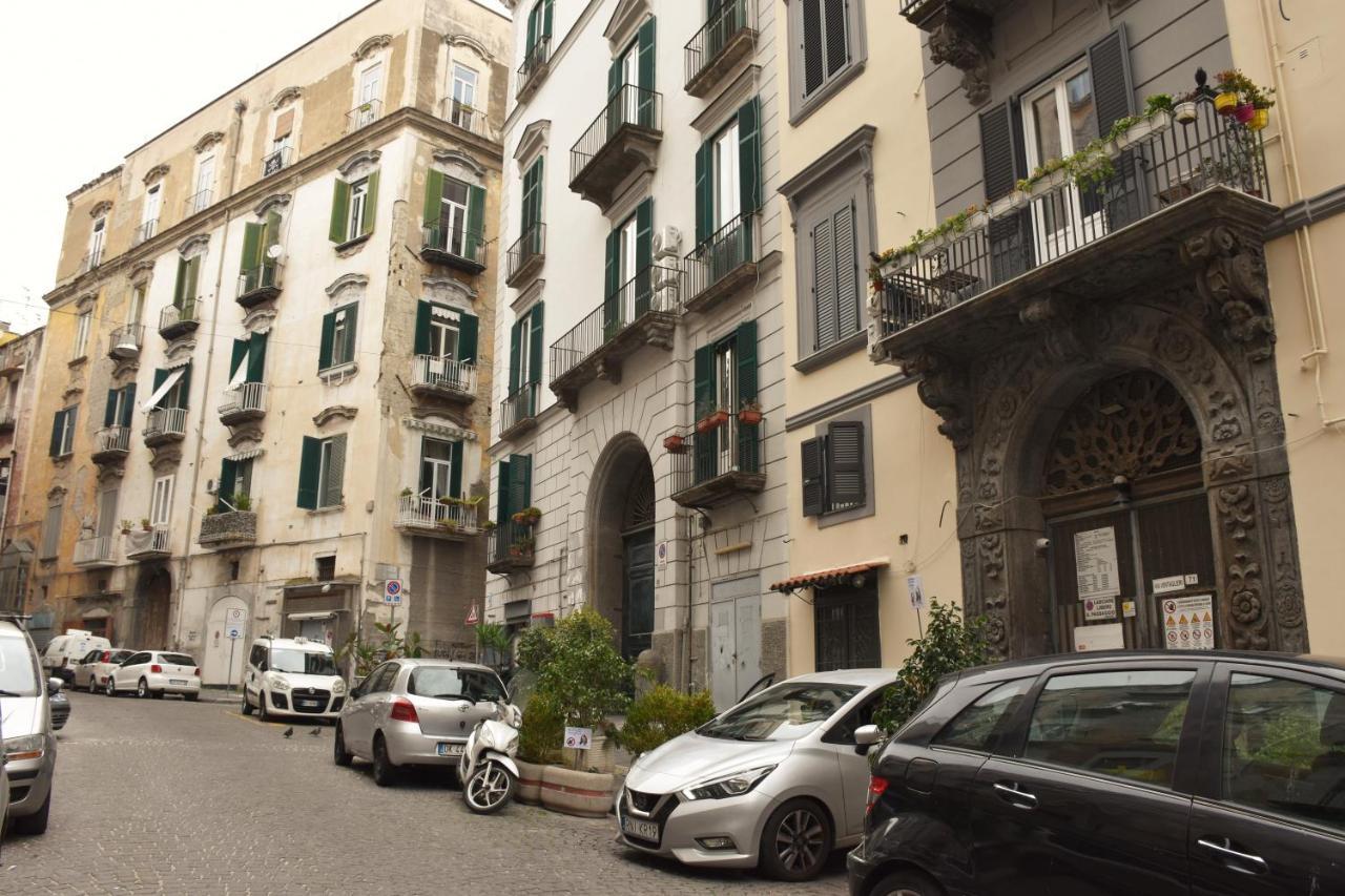 Corno Napoletano Free Parking For Small Cars Only نابولي المظهر الخارجي الصورة