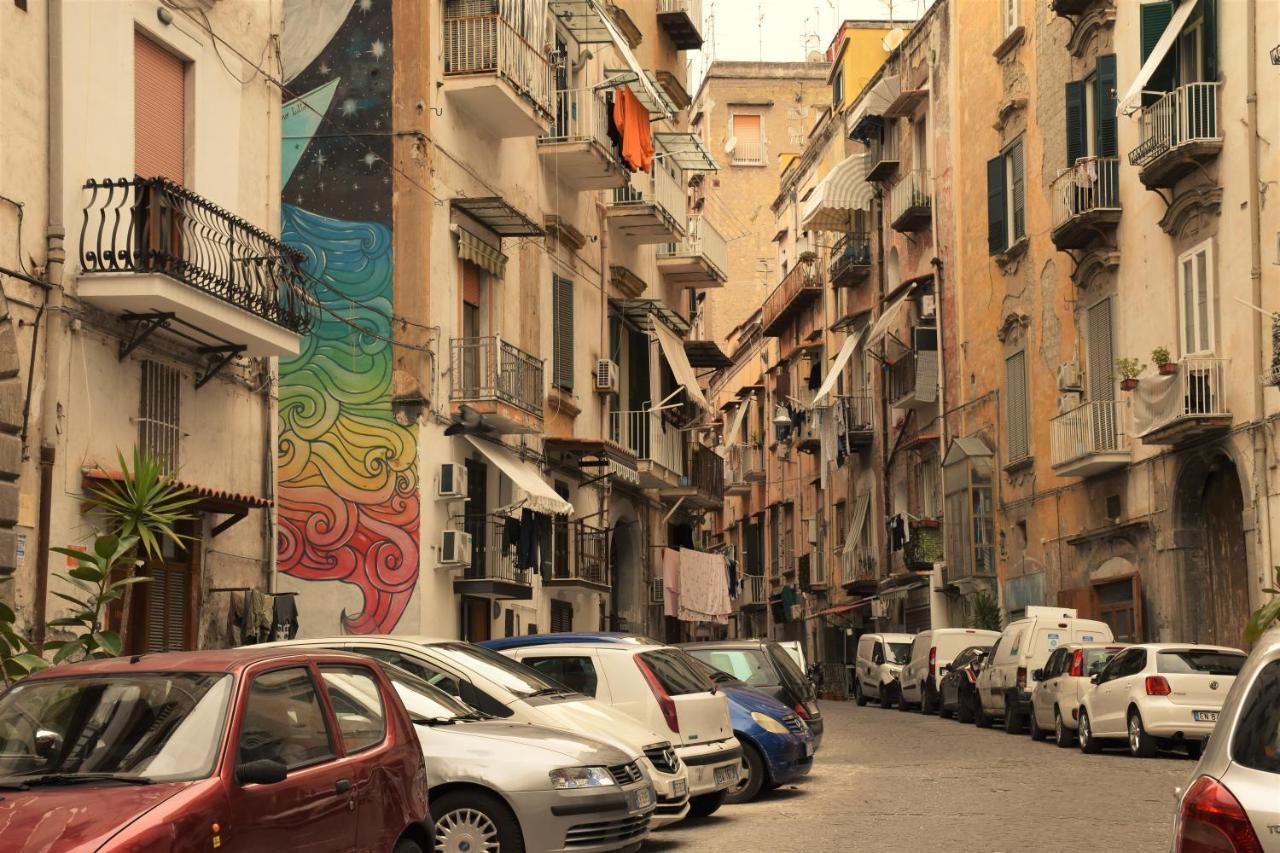 Corno Napoletano Free Parking For Small Cars Only نابولي المظهر الخارجي الصورة