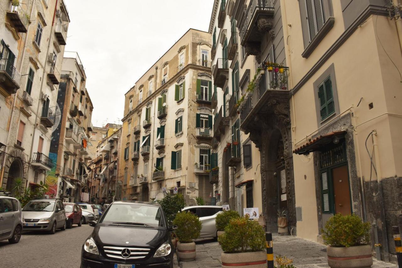 Corno Napoletano Free Parking For Small Cars Only نابولي المظهر الخارجي الصورة
